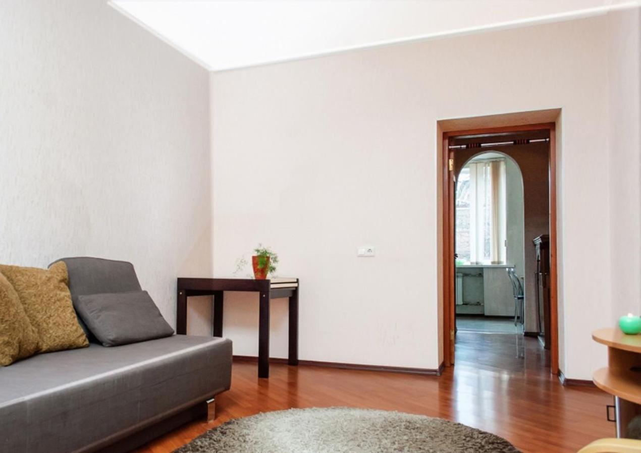 Apartments On Skovoroda Street คาร์คิฟ ภายนอก รูปภาพ